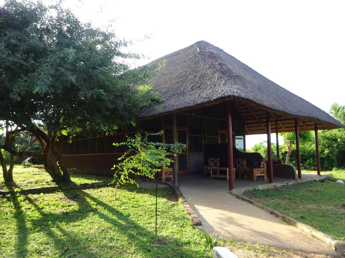 Red Chilli Rest Camp * Paraa